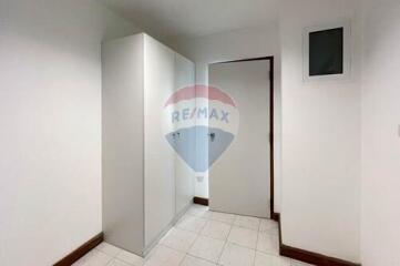 Modern 2-bedroom with Pet friendly; located in the heart of Thonglor.