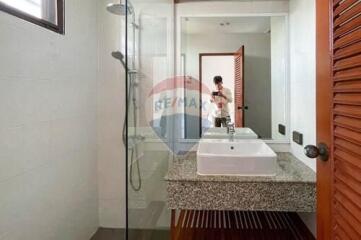 Modern 2-bedroom with Pet friendly; located in the heart of Thonglor.