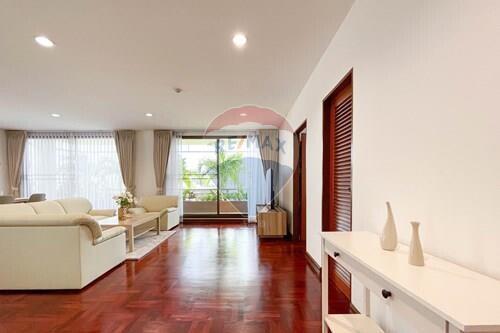 Modern 2-bedroom with Pet friendly; located in the heart of Thonglor.