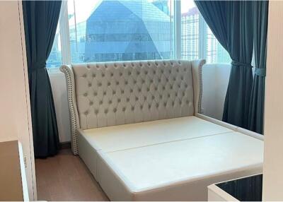 Luxurious 2BR Condo in Central Phaya Thai, Bangkok