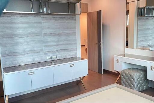 Luxurious 2BR Condo in Central Phaya Thai, Bangkok