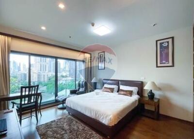 Duplex 2-bedrooms  next door to Thonglor BTS.