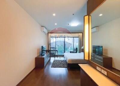 Duplex 2-bedrooms  next door to Thonglor BTS.