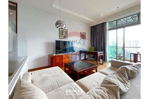 Elegant 2-Bedroom Apartment - Pet Friendly and Near Benjakitti Park.