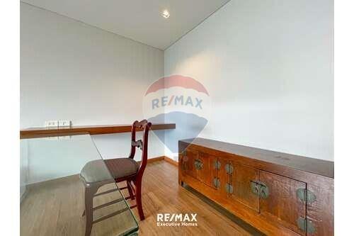 Elegant 2-Bedroom Apartment - Pet Friendly and Near Benjakitti Park.