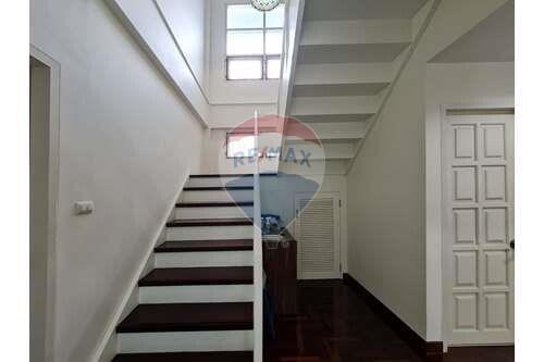 4-Bedroom Single House Near Suanluang Rama 9 Park and Paradise Park Mall