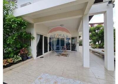 4-Bedroom Single House Near Suanluang Rama 9 Park and Paradise Park Mall