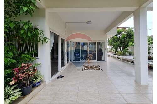 4-Bedroom Single House Near Suanluang Rama 9 Park and Paradise Park Mall