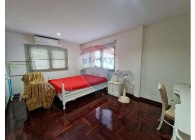 4-Bedroom Single House Near Suanluang Rama 9 Park and Paradise Park Mall