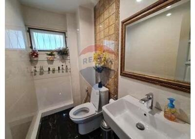 4-Bedroom Single House Near Suanluang Rama 9 Park and Paradise Park Mall