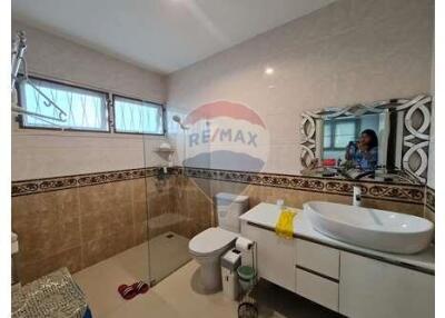 4-Bedroom Single House Near Suanluang Rama 9 Park and Paradise Park Mall