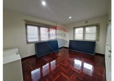 4-Bedroom Single House Near Suanluang Rama 9 Park and Paradise Park Mall