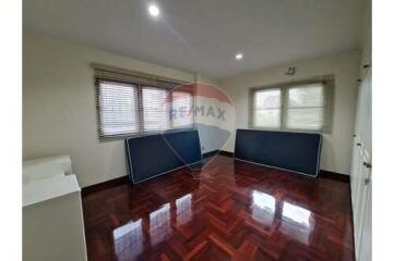 4-Bedroom Single House Near Suanluang Rama 9 Park and Paradise Park Mall