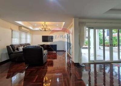 4-Bedroom Single House Near Suanluang Rama 9 Park and Paradise Park Mall