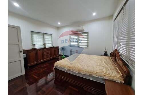 4-Bedroom Single House Near Suanluang Rama 9 Park and Paradise Park Mall