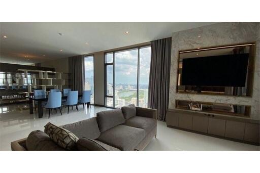 For Sale:  3 Bedrooms Brand New Condominium at Q1 Sukhumvit