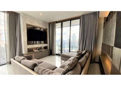 For Sale:  3 Bedrooms Brand New Condominium at Q1 Sukhumvit