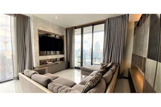 For Sale:  3 Bedrooms Brand New Condominium at Q1 Sukhumvit