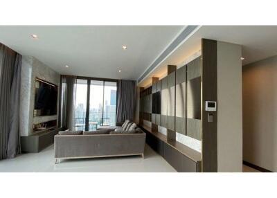 For Sale:  3 Bedrooms Brand New Condominium at Q1 Sukhumvit