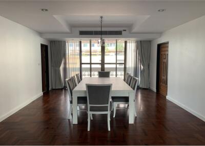 Pet Friendly - Spacious 3 bedroom renovated for rent at Asoke