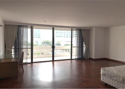 Pet Friendly - Spacious 3 bedroom renovated for rent at Asoke