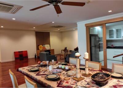 For rent pet friendly apartment 2+1 beds in Sukhumvit 22 BTS Phrompong