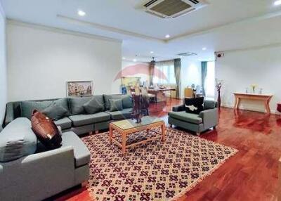 For rent pet friendly apartment 2+1 beds in Sukhumvit 22 BTS Phrompong