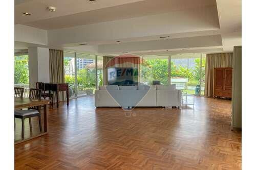 2 bed  pet friendly for rent BTS Asoke Phrompong sukhumvit road