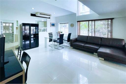 Single House for Rent in Prime Phrom Phong Area