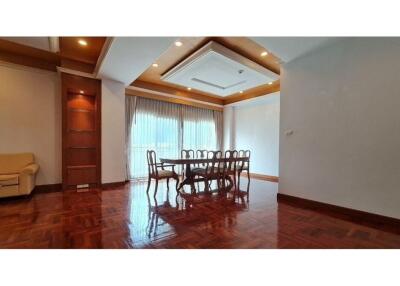 Apartment for Rent: Pet Friendly 3-Bedroom Near BTS Nana