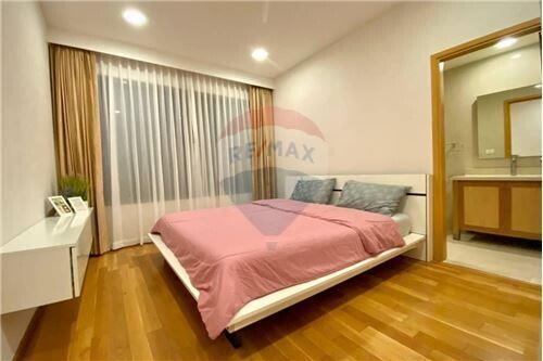 Renovated 3 bedrooms for rent near BTS Promphong