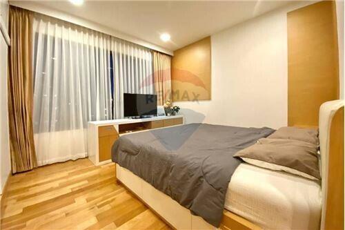 Renovated 3 bedrooms for rent near BTS Promphong