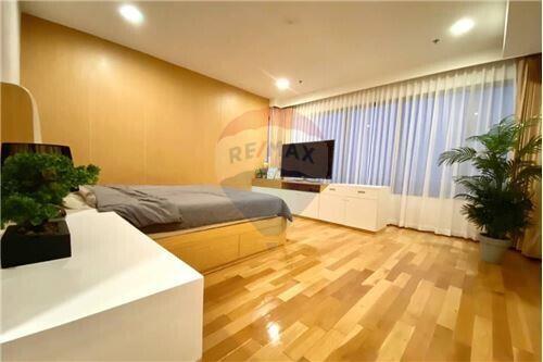 Renovated 3 bedrooms for rent near BTS Promphong