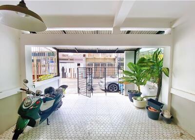 Modern townhouse 3 bedrooms in Sukhumvit 65