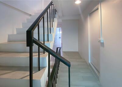 Modern townhouse 3 bedrooms in Sukhumvit 65