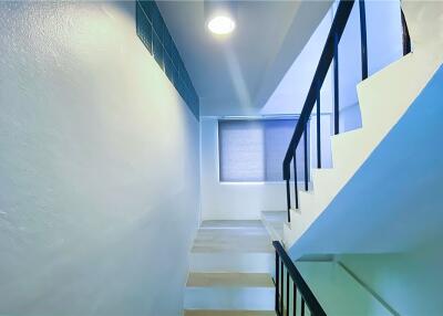 Modern townhouse 3 bedrooms in Sukhumvit 65