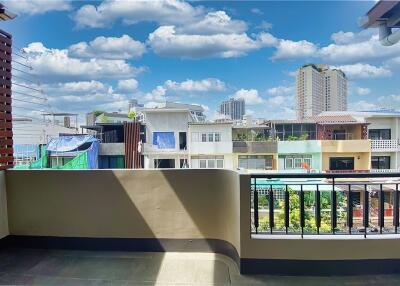 Modern townhouse 3 bedrooms in Sukhumvit 65