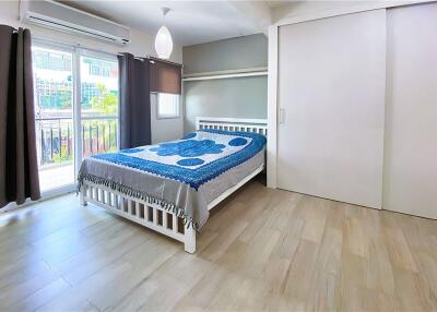 Modern townhouse 3 bedrooms in Sukhumvit 65