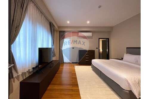 3 bed modern style for rent BTS Nana - Asoke