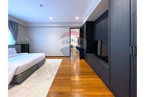 3 bed modern style for rent BTS Nana - Asoke