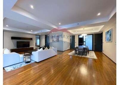 3 bed modern style for rent BTS Nana - Asoke