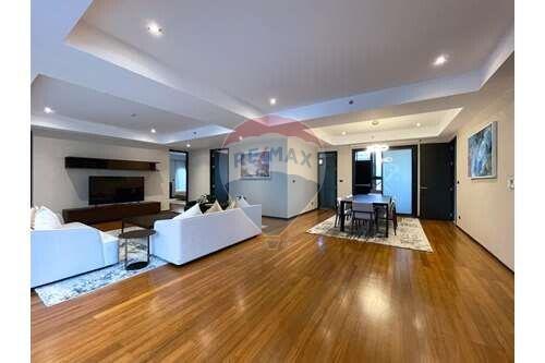 3 bed modern style for rent BTS Nana - Asoke