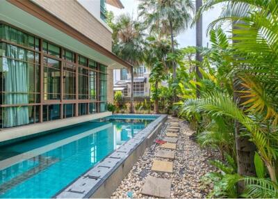 For Sale Single House 4 Bedrooms with private swimming pool in Sansiri Sukhumvit 67