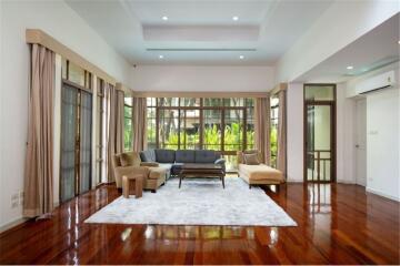 For Rent Single House 4 Bedrooms with private swimming pool in Sansiri Sukhumvit 67