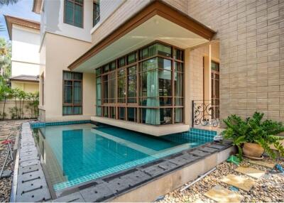 For Rent Single House 4 Bedrooms with private swimming pool in Sansiri Sukhumvit 67