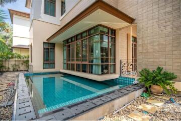 For Rent Single House 4 Bedrooms with private swimming pool in Sansiri Sukhumvit 67