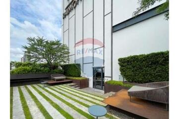 The Loft Asoke Condo For : Stylish 1-Bedroom with Furnishings.