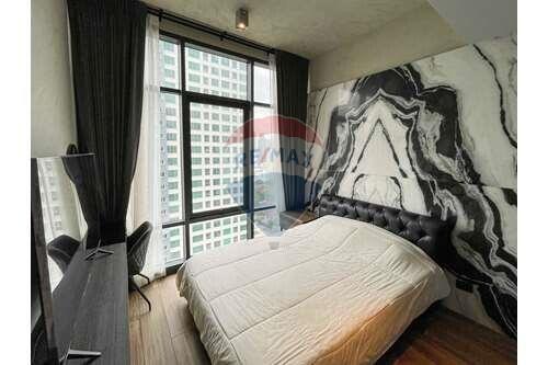 The Loft Asoke Condo For : Stylish 1-Bedroom with Furnishings.