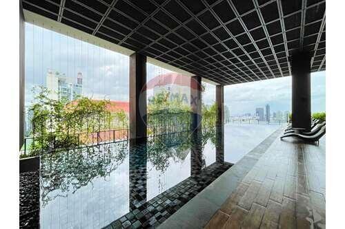 The Loft Asoke Condo For : Stylish 1-Bedroom with Furnishings.