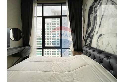 The Loft Asoke Condo For : Stylish 1-Bedroom with Furnishings.